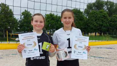 Bild: Katrin Franke
Den dritten Platz der Beachvolleyball Oberpfalzmeisterschaft erkämpften sich: (v.l.) Lotta Franke und Franziska Beck.