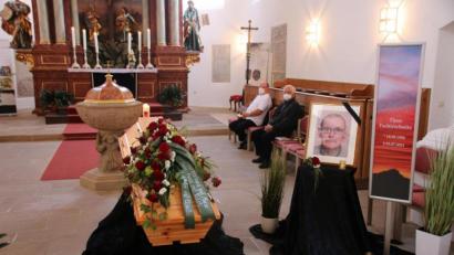 Bild: sne
Trauergottesdienst für Theo Tschirschnitz in der Dreieinigkeitskirche in Neustadt am Kulm.