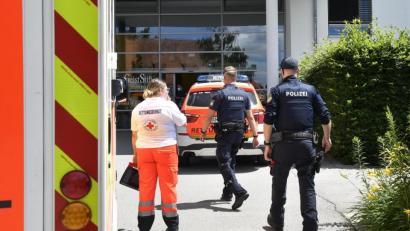 Bild: Petra Hartl
Am Montag ist es zu einem großen Polizeiaufgebot in Amberg gekommen, weil ein 92-Jähriger an den Folgen von Stichverletzungen gestorben ist. Noch sind die Hintergründe unklar.