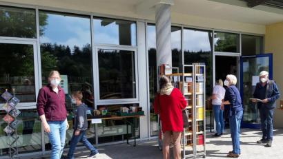 Bild: sm
Großen Zuspruch fand der am vergangenen Samstag von der Stadtbibliothek veranstaltete Bücherflohmarkt.