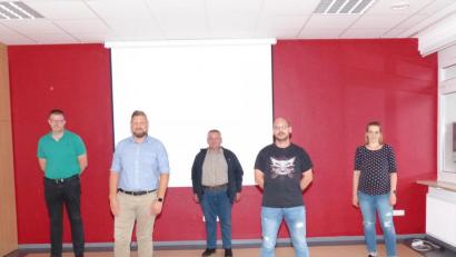 Bild: hme
Das neue Führungsteam des Vereinskartelles, (von links): Kassier Michael Klaschka, Bastian Braun, 3. Bürgermeister Johann Kick, Sepp Hammer und Barbara Guber.