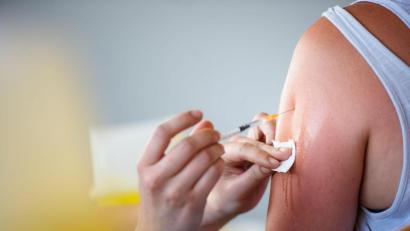 Symbolbild: Gregor Fischer/dpa
Die Symptome nach einer Impfung sind kein Gradmesser.