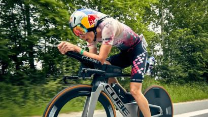 Bild: James Mitchell/exb
Lucy Charles-Barcley auf dem Cube-Rad.