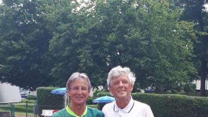 Bild: exb
Fred Böckl (links) gewann das Finale der German Seniors Open in Essen gegen Bernd Martin in zwei Sätzen.