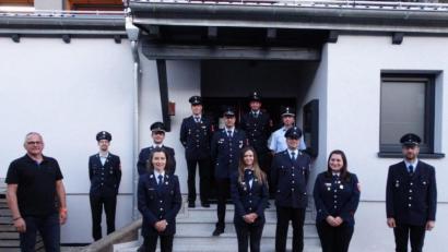 Bild: twg
Die Feuerwehr Pullenreuth wählte in der Jahreshauptversammlung das Vorstands-Team sowie die Kommandanten neu. Mit im Bild ist Bürgermeister Hubert Kraus (links).