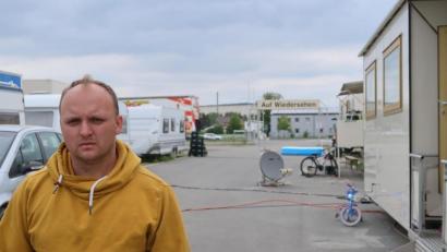 Bild: Kunz
"Auf Wiedersehen" steht auf dem Schild im Hintergrund. Doch Gino Frank sieht keinen Grund, diesem Gruß nachzukommen.