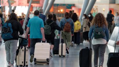 Symbolbild: Henning Kaiser/dpa
Endlich ab in den Urlaub: Während das dieses Jahr möglich ist, mussten viele Reisewillige in 2020 ihren Urlaub stornieren. Die Stornobedingungen sorgten auch bei vielen Weidenern für Fragen.