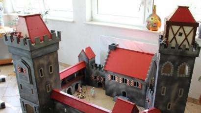 Bild: ds
Die mittelalterliche Burg aus Holz ist ein echtes Meisterwerk geworden.