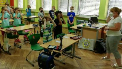 Bild: njn
Musik fühlen. Das war Bestandteil des Unterrichts. Auf dem Bild Klassenlehrerin Eva-Maria Schäffler (rechts).