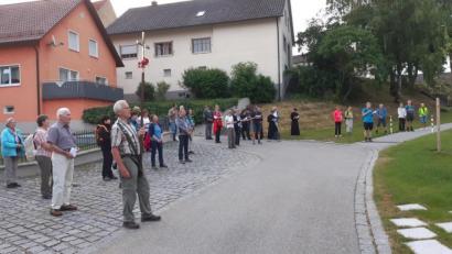 Bild: Johann Lobinger/exb
Über 40 Pilger machten sich auf den Weg, um zum Maria-Hilf-Berg zu ziehen.