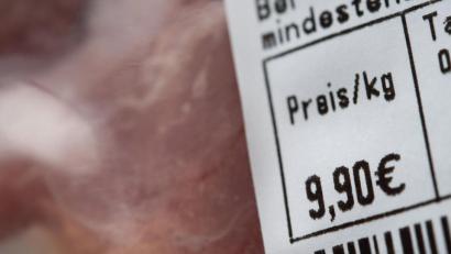 Symbolbild: Sebastian Gollnow/dpa
Wenn die Lebensmittelüberwacher etwas zu beanstanden haben, werden ab sofort Gebühren fällig.