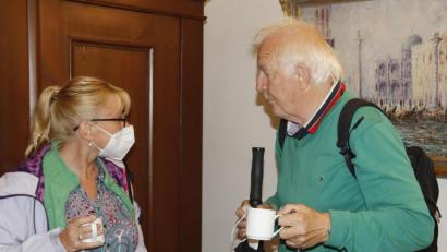 Bild: mfh
Alfons Swaczyna (rechts) war vor seiner Pensionierung mit der Instandsetzung der Steinernen Brücke und der Neugestaltung des Neupfarrplatzes über den Resten der mittelalterlichen Synagoge betraut. Er diskutierte mit Sabine Weigand über seine Zusammenarbeit mit dem Landesamt für Denkmalpflege.