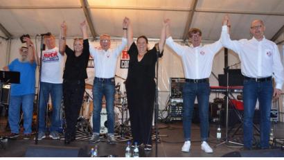 Bild: Kunz
Die neue Rock-Connection mit Gastmusiker Hans "Wyman" ZItzmann (links).
