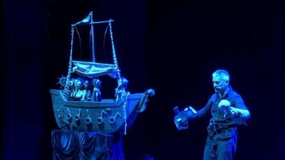 Bild: eik
Das Kindertheaterfestival 2021 im Stadttheater Amberg ist beendet, der Gewinner steht auch schon fest: Bernd Linde und seine Musik-Piraten gefielen der Jury am besten.