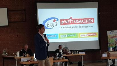 Bild: gib
Philipp Seitz, Vorsitzender des Bezirksjugendrings, berichtete den Bezirksräten über die Jugendarbeit unter Corona-Bedingungen.