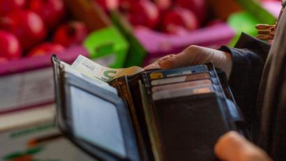 Symbolbild: Fernando Gutierrez-Juarez
Beim Einkaufen hat eine Ambergerin ihren Geldbeutel verloren (Symbobild) – ein Unbekannter nutzte diese Gelegenheit.