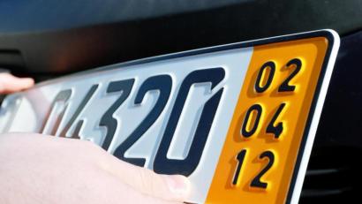 Bild:  Markus Scholz/dpa 
Nicht für die Ewigkeit: Ein Kurzzeitkennzeichen ist nur für fünf Tage gültig.