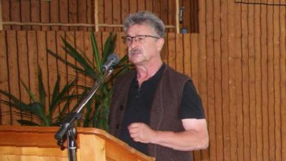 Bild: wro
Bürgermeister Wolfgang Braun am Mittwochabend bei der ersten Bürgerversammlung seit 20 Monaten in der Mehrzweckhalle.