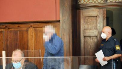 Bild: Stephan Huber
Vor dem Landgericht Amberg muss sich ein 58-Jähriger verantworten. Er soll seine Ex-Lebensgefährtin und deren neuen Partner getötet haben.
