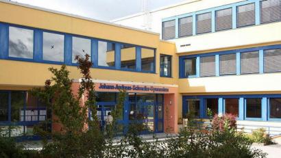 Bild: td
Am Gymnasium wurde für die 90 Abiturienten ein gemeinsamer Festakt für den späten Nachmittag des Freitag geplant.