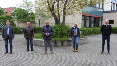 Bild: ral
Josef Deichl leitet den CSU-Ortsverband Schmidgaden. Im Bild von links Ausschussmitglied Andreas Altmann, zweiter Vorsitzender Erwin Neidl, Vorsitzender Josef Deichl, Schriftführerin Michaela Dirrigl und Ausschussmitglied Andreas Scharf.