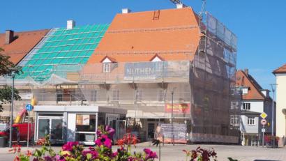 Bild: ws
40.000 Euro gibt es vom Bezirk für die Sanierung der Anwesen Maximilianplatz 33 und 33a in Tirschenreuth.