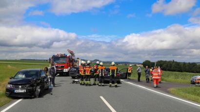 Bild: rw
Auf 60.000 Euro schätzt die Polizei den Gesamtschaden, der bei dem Unfall auf der B 15 entstand.