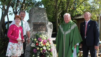 Archivbild: Josef Pilfusek
Pfarrer Martin Schultes kommt immer wieder gerne in seine Heimatpfarrei, wie hier zum Annafest 2017.