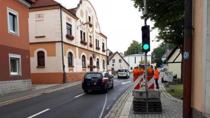 Bild: pz
Der Verkehr in der Egerer Straße im Einmündungsbereich zur Münchenreuther Straße wird zurzeit mit Ampeln geregelt.