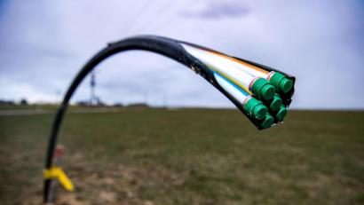 Symbolbild: Sina Schuldt
In interkommunaler Zusammenarbeit sollen die restlichen "weißen Flecken" in der Breitbandversorgung des Marktes Schwarzhofen beseitigt werden.
