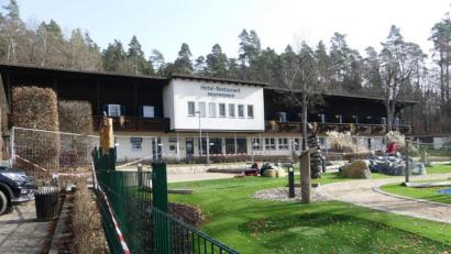 Bild: rn
Einer der größeren Posten im Haushalt: Für die Sanierung und Modernisierung des Hotels "Rußweiher" (insgesamt 1,7 Millionen Euro) sind für das Jahr 2021 Aufwendungen von 700.000 Euro vorgesehen.