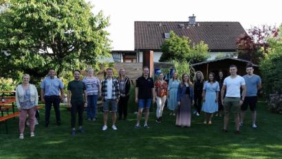 Bild: Junge Union/exb
Sie lenken künftig die Geschicke der JU Eschenbach: Andreas Hermann (Siebter von links), Henrik Harrer (Zweiter von rechts), Johanna Diertl (Sechste von rechts) und Manuel Bitterer (Fünfter von links). Es gratulieren (von links) Monika Diertl, Marcus Gradl, Severin Hirmer und Sabine Schultes.