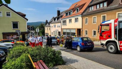 Bild: rw
Am Kaiserberg in Erbendorf krachten am Montagnachmittag zwei Autos zusammen.