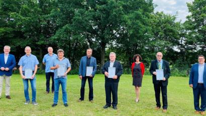 Bild: Zweckverband/exb
Zahlreiche Verbandsräte schieden mit dem Ende der vergangenen Legislaturperiode aus dem Zweckverband Verbandskläranlage Schwandorf-Wackersdorf aus und wurden verabschiedet.