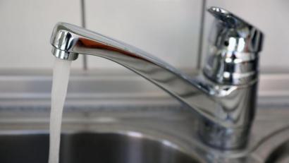 Symbolbild: Wolfgang Steinbacher
Wasser aus dem Versorgungssystem des Wasserzweckverbands Ernestgrün muss abgekocht werden, wenn es für die Zubereitung von Speisen verwendet wird.