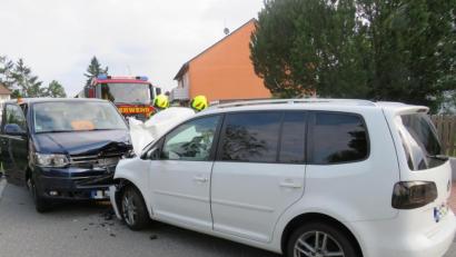 Bild: adj
Bei dem Unfall in der Kapuzinerstraße in Altenstadt/WN sind am Dienstagmorgen zwei Autofahrer und vier Kinder verletzt worden.