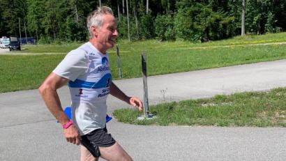 Bild: Donhauser/privat
Eberhard Donhauser aus Ursensollen auf dem Weg zu einer seiner vier Goldmedaillen bei der „Bayerischen“ im Sommerbiathlon.