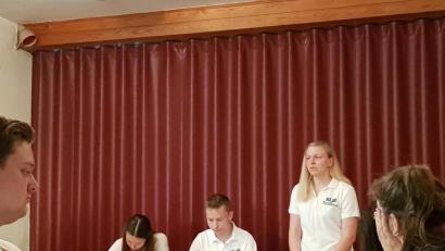 Bild: gi
Erfreut war die Landjugend Tröbes wieder einmal nach dem Lockdown zur gemeinsamen Generalversammlung zusammen zu kommen.