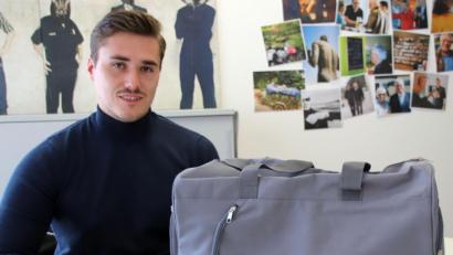 Bild: Thomas Dobler
Fabian Hartlich (24) hat einen Schlussstrich unter seinen Internet-Handel mit Sporttaschen gezogen. Den Restbestand an Ware will er spenden.