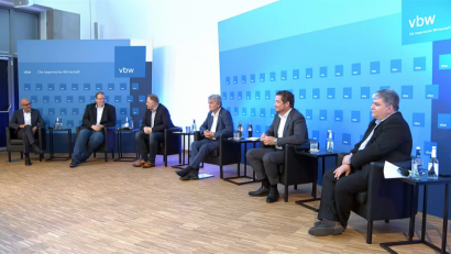 Screenshot: gib
Die Diskussionsrunde: (von links) Johann Götz (Arbeitsagentur Regensburg), Ulrich Lechte (FDP), Peter Aumer (CSU), Moderator Bertram Brossardt (VBW), Uli Grötsch (SPD) und Stefan Schmidt (Grüne).