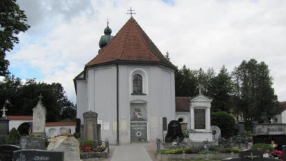 Bild: fg
Die Friedhofsgebühren in Hirschau werden angepasst. Die letzte Erhöhung erfolgte 2017. Die Pflege des Areals ist kostenintensiv, hieß es im Stadtrat.