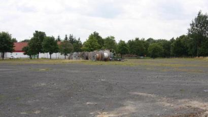 Bild: wro
Der ehemalige Festplatz (Bild) an der Egerstraße in Wiesau ist verkauft. Der Bebauungsplan und die Änderung des Flächennutzungsplanes waren Themen einer Sitzung des Wiesauer Gemeinderates.