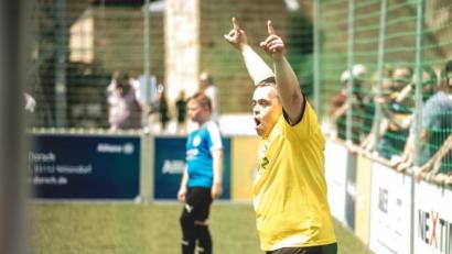 Bild: stn
Grund zum Jubeln: Der erste Schritt zur Gründung eines Bananenflanken-Fußballteams für Menschen mit Behinderung in der nördlichen Oberpfalz ist geglückt.