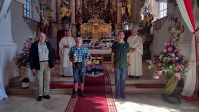 Bild: exb
Auf dem Habsberg (von links): Wallfahrtsleiter Rudolf Gehr, Pfarrer Klaus Birnthaler, Johann Reis, Vorbeter Christian Pechtl und Diakon Hans-Dieter Göring.