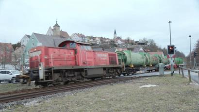 Bild: jua
Bahnübergang und Bahnlärm: Lassen sich beide Probleme mit einer Tieferlegung der Bahnstrecke lösen? Eine Studie soll es zeigen.