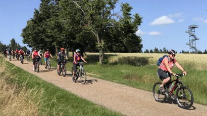 Bild: mor
Der Aussichtsturm auf dem Kitschenrain bei Kirchenthumbach war Ziel der Panorama-Radtour des Skiclubs Pistenschwinger Gössenreuth.