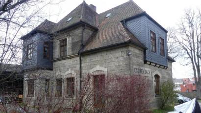 Archivbild: rn
Um auf dem Bahnhofsgelände eine Wohnbebauung zu ermöglichen, läuft im Stadtrat Eschenbach das Verfahren zur Aufstellung eines Bebauungsplanes.