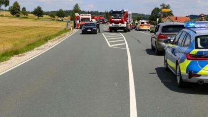 Bild: Roland Wellenhoefer
Am frühen Donnerstagnachmittag wurde bei einem Verkehrsunfall auf der Staatsstraße 2177 zwischen Kemnath und Marktredwitz ein Motorradfahrer getötet.