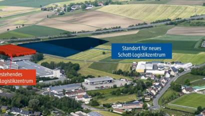 Bild: mür/Grafik: Oberpfalz-Medien
Direkt neben dem bestehenden Logistikzentrum (orange) an der A93 in Mitterteich soll das neue Schott-Logistikzentrum entstehen (blaue Fläche, grob skizziert).