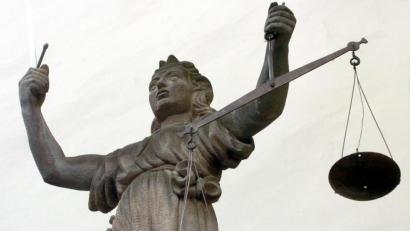 Bild: dpa/Matthias Hiekel
In Amberg musste ein 38-Jähriger vor Gericht.